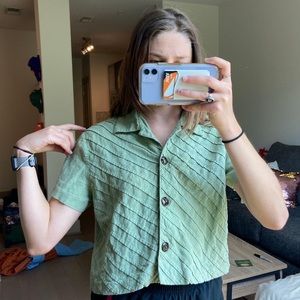 Halmode cropped button up top